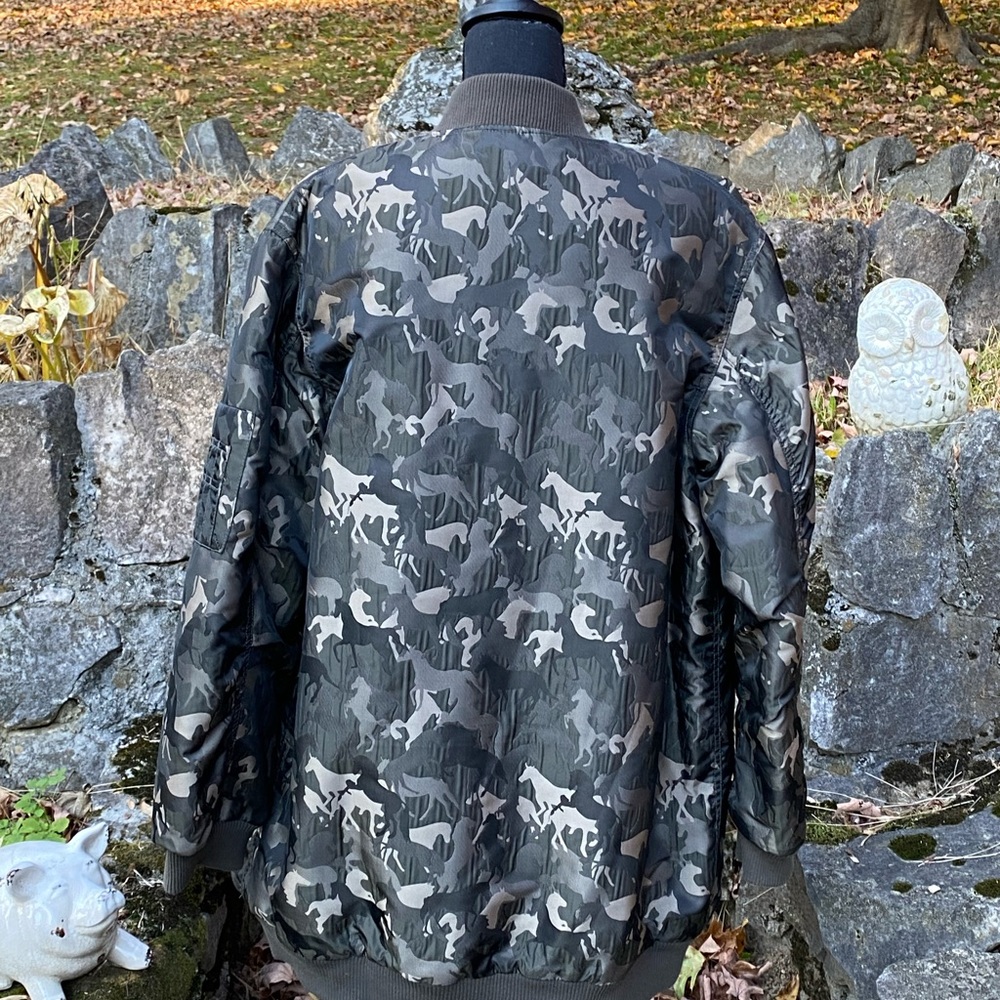 Max Studio Horse Print Camouflage Puffer Jacket Size Large - Picture 5 of 7